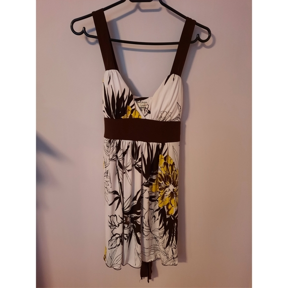 Beautiful Summer Dress - Picture 2 of 4